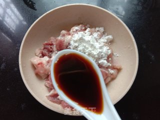 黄瓜香菇炒肉步骤3