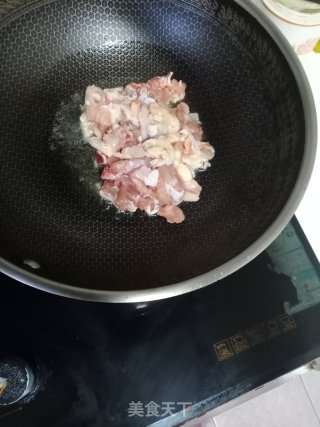 嫩姜炒鸡步骤3