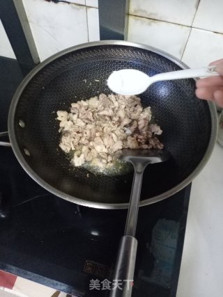 嫩姜炒鸡步骤4