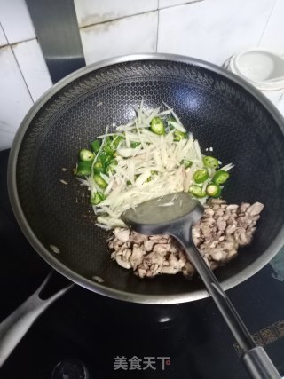 嫩姜炒鸡步骤5