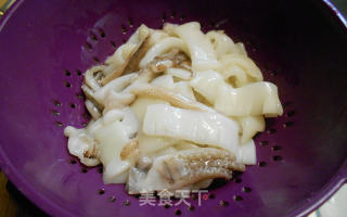 墨鱼炒兰豆步骤3