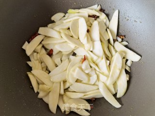 橄榄油炒茭白步骤6