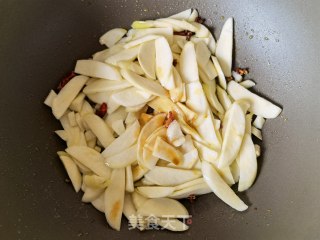 橄榄油炒茭白步骤7