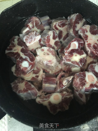 土豆炖牛尾步骤1