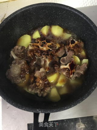 土豆炖牛尾步骤6
