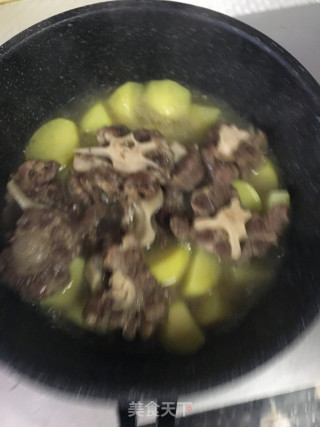 土豆炖牛尾步骤5