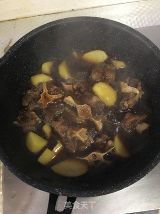 土豆炖牛尾步骤7