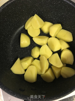 土豆炖牛尾步骤4