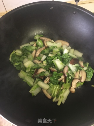 小白菜炒香菇步骤4