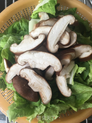 小白菜炒香菇步骤1