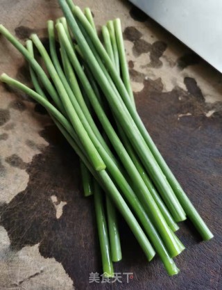 蒜苔煎蛋步骤1