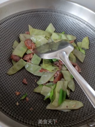 烤肠炒扁豆步骤7