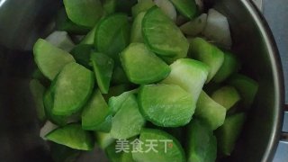 萝卜菌菇煲步骤4