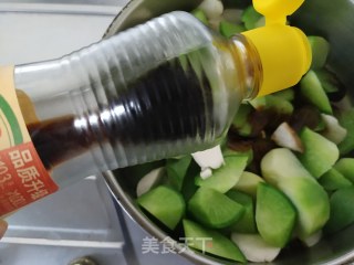 萝卜菌菇煲步骤6