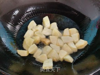 土豆烧虾球步骤3