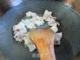 五花肉皱皮椒炒茭白步骤4