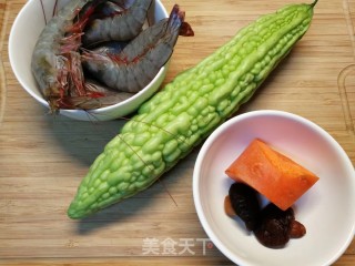 《温暖的味道》同款～苦瓜酿虾滑步骤1