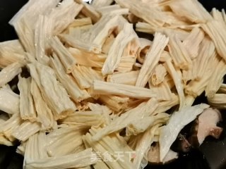 豆棍烧香菇步骤3