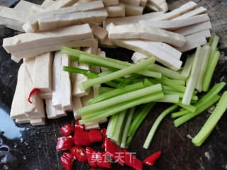 香芹白干步骤1