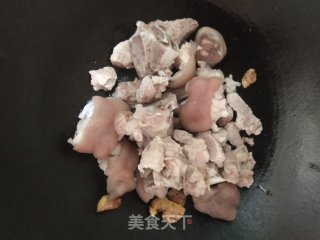红萝卜焖猪蹄步骤4
