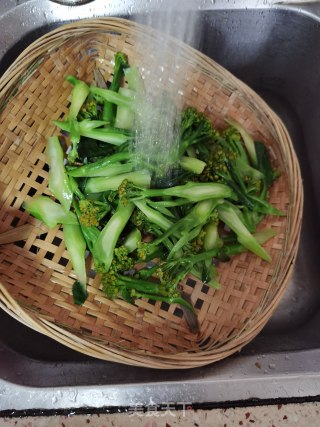 猪油渣炒芥兰花步骤5