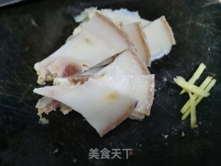腊肉烧笋步骤2
