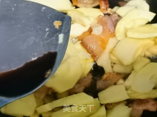 腊肉烧笋步骤6
