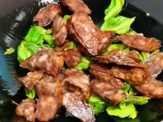 青椒炒熏肠步骤4