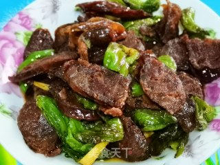 青椒炒熏肠步骤9