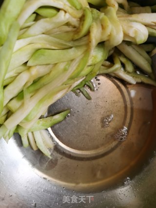 清炒白茄步骤3