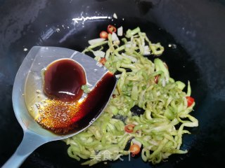 清炒白茄步骤7