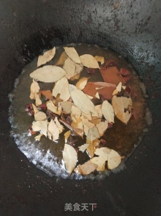 花椒八角桂皮焖猪头骨！步骤3