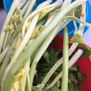 香芹炒卤牛肉步骤3