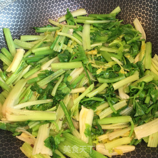 香芹炒卤牛肉步骤9