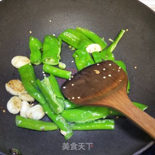 皮蛋炒青椒 步骤4