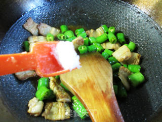 青线椒炒五花肉步骤8