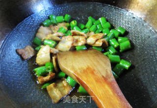 青线椒炒五花肉步骤10