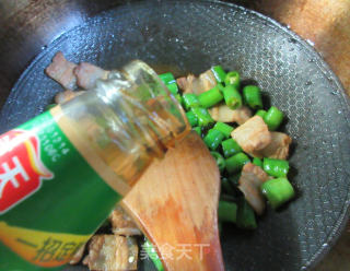 青线椒炒五花肉步骤9