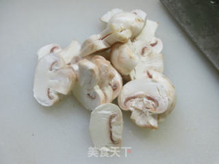 蘑菇虾仁炒蒲瓜步骤6