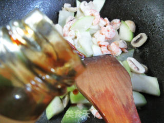 蘑菇虾仁炒蒲瓜步骤12