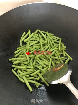 黄豆酱豆角炒猪肉步骤5