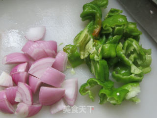 香干洋葱炒皱皮椒步骤3