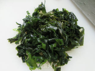 裙带菜炒鸡蛋步骤3