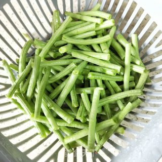 泡姜炒豆角 步骤2