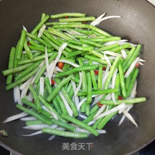 泡姜炒豆角 步骤7