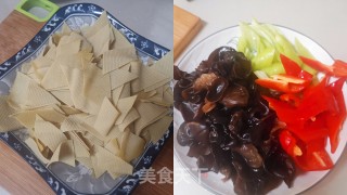 木耳烧豆皮步骤1