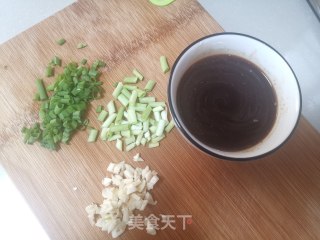 木耳烧豆皮步骤2
