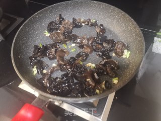 木耳烧豆皮步骤5
