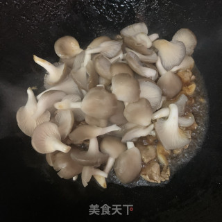 平菇炒肉片步骤8