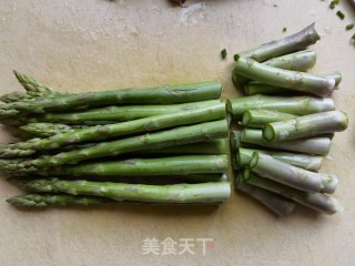 橄榄油炒芦笋步骤1